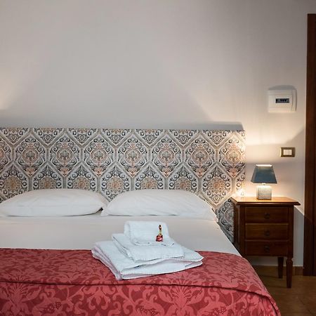 Cabrera House Panzió Pozzallo Kültér fotó